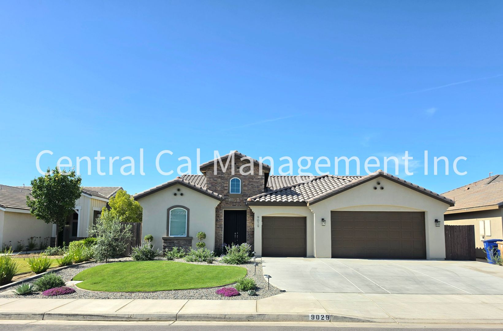 Bakersfield House: 9029 Almond Creek Dr