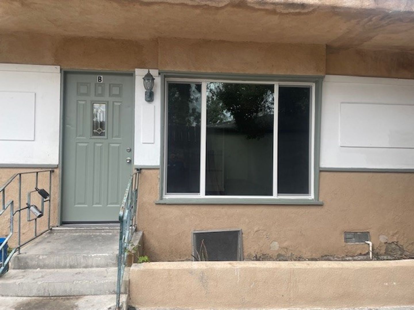 Glendale Apartment: 141 Carr Drive