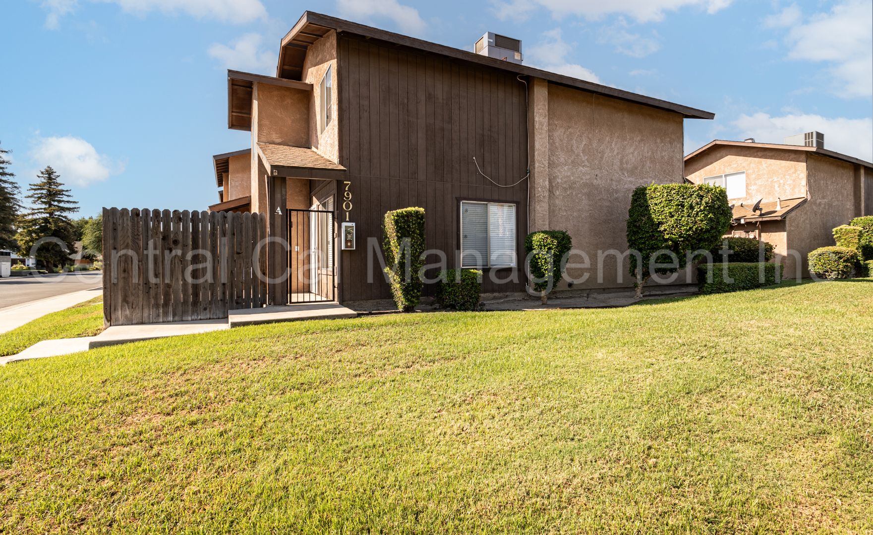 Bakersfield Apartment: 7901 S. Laurelglen Blvd.
