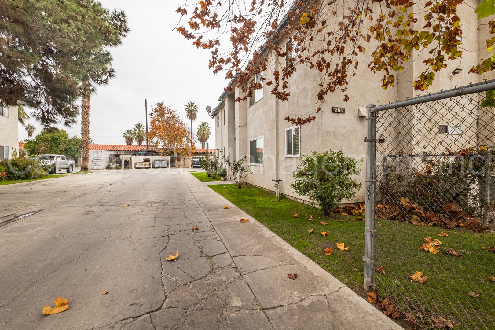 Bakersfield Apartment: 808 Pershing St