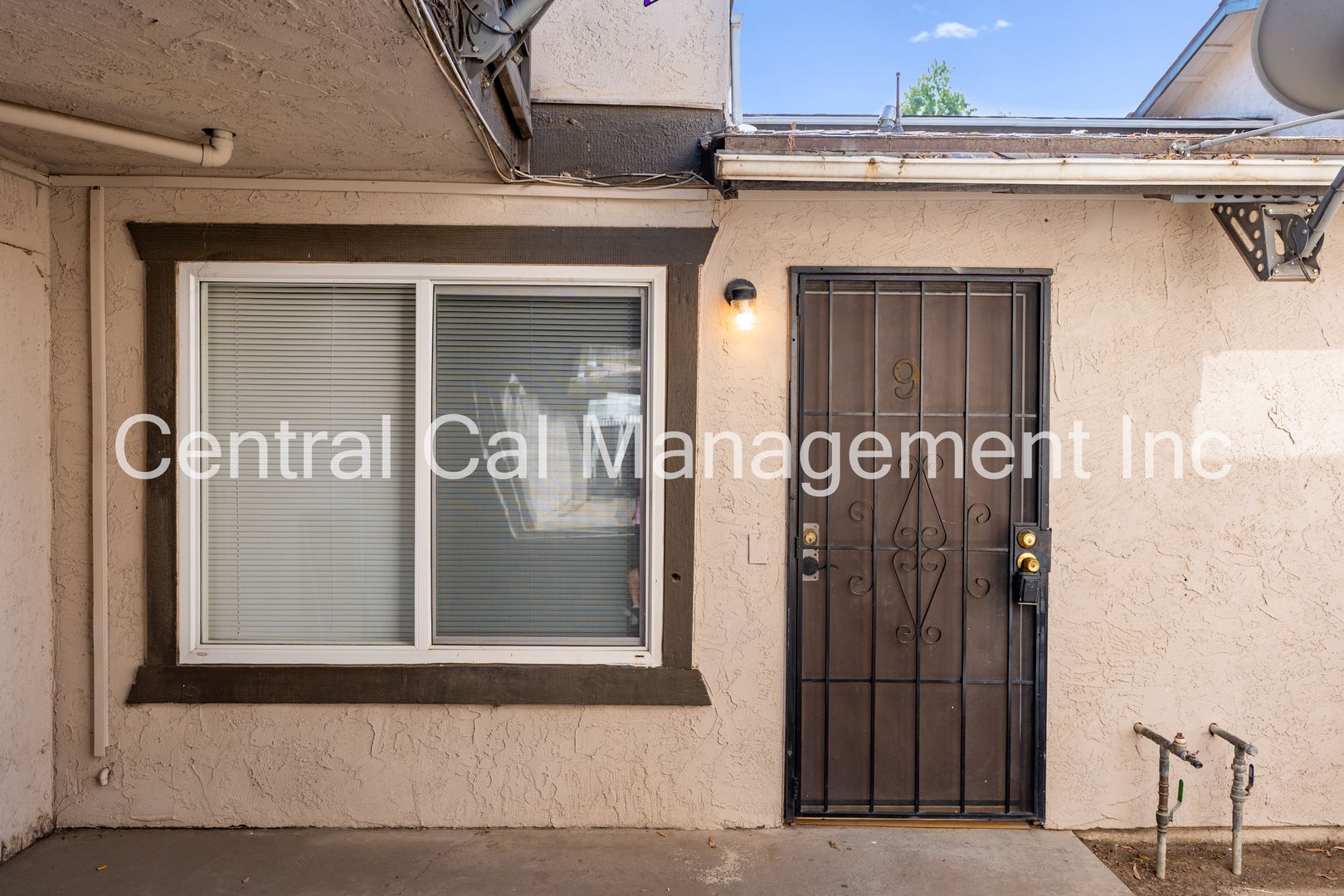 Bakersfield Apartment: 4200 Parkwood Ct