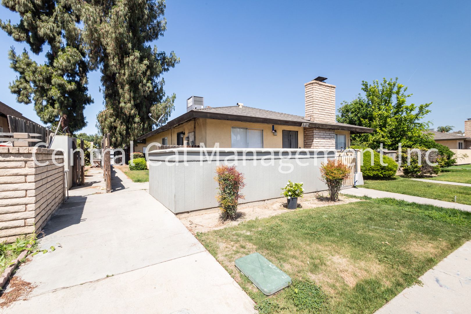 Bakersfield Apartment: 3109 Edmonton St