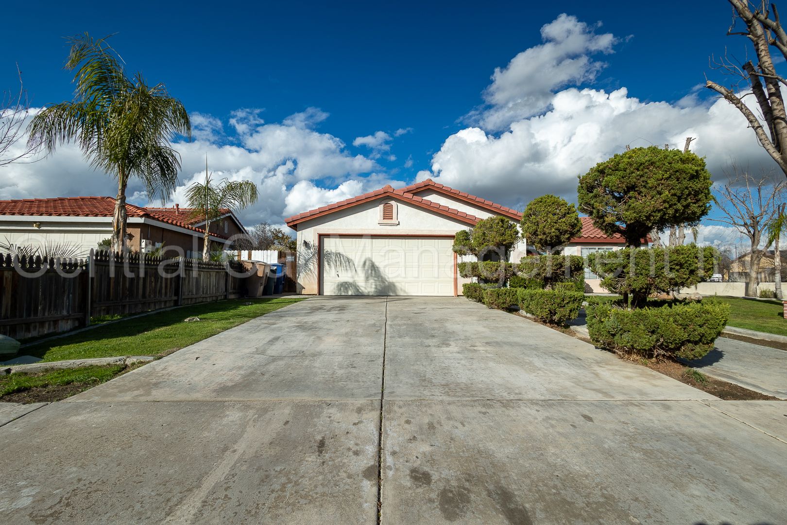 Bakersfield House: 900 Lost Trail Way