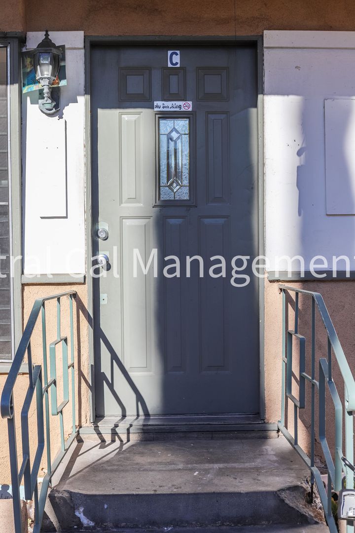 Glendale Apartment: 141 Carr Drive