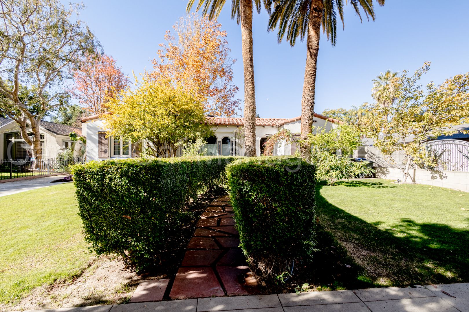 Bakersfield House: 227 Oleander Ave