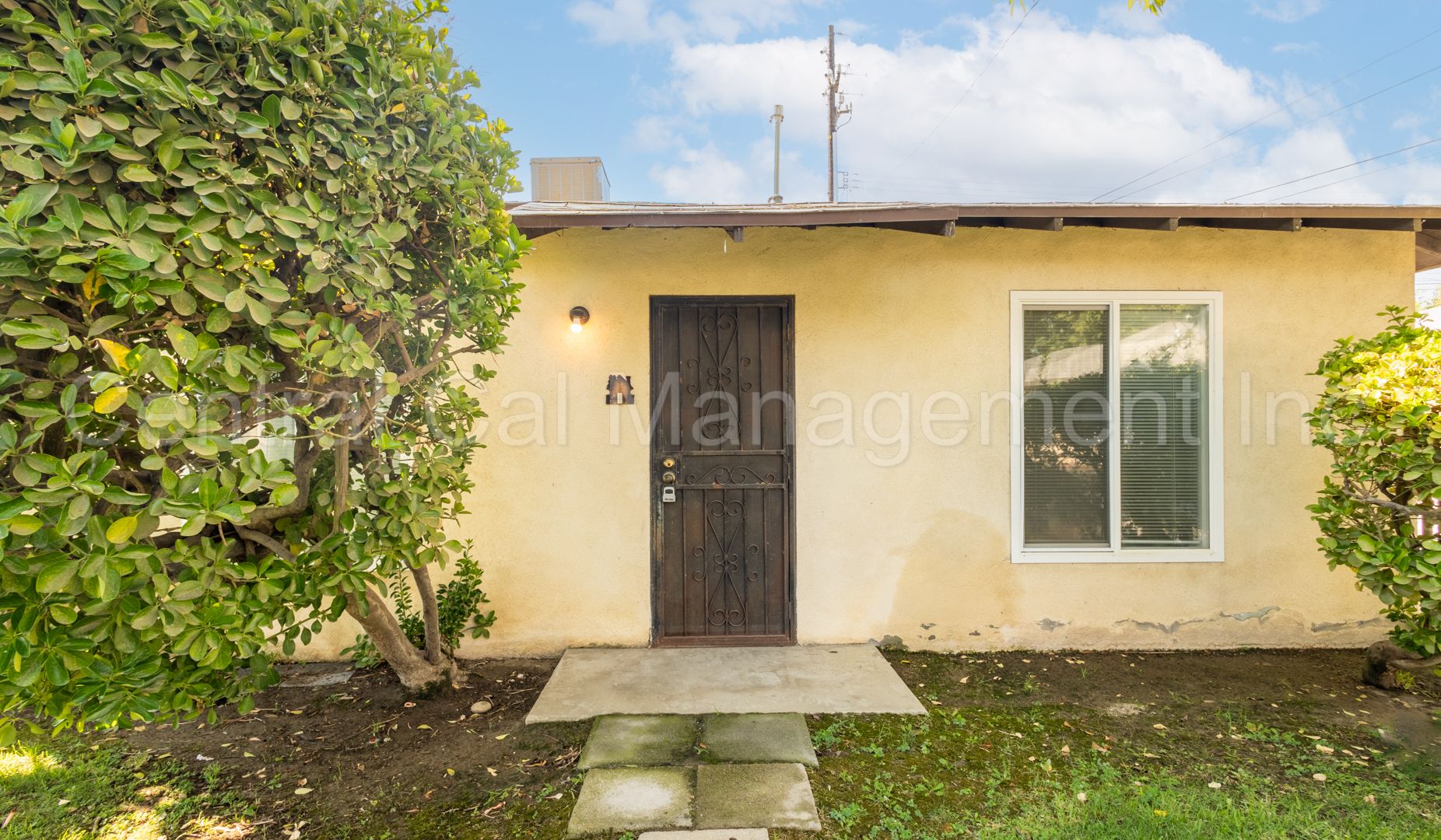 Shafter Apartment: 347-351 E Marengo Ave