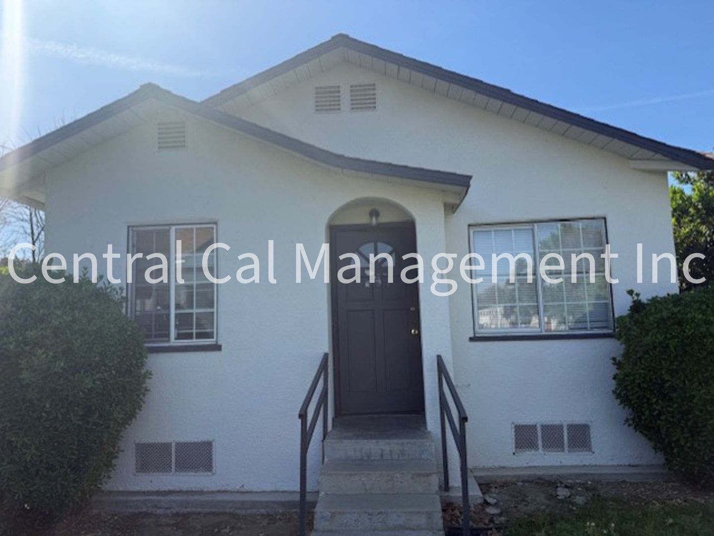 Shafter Apartment: 517-521 Sycamore Ave