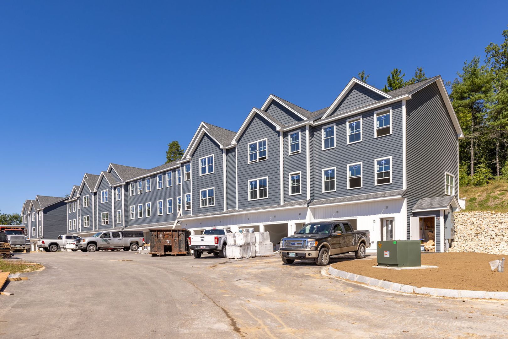 Barrington Apartment: Windsor Way and Sterling Hill