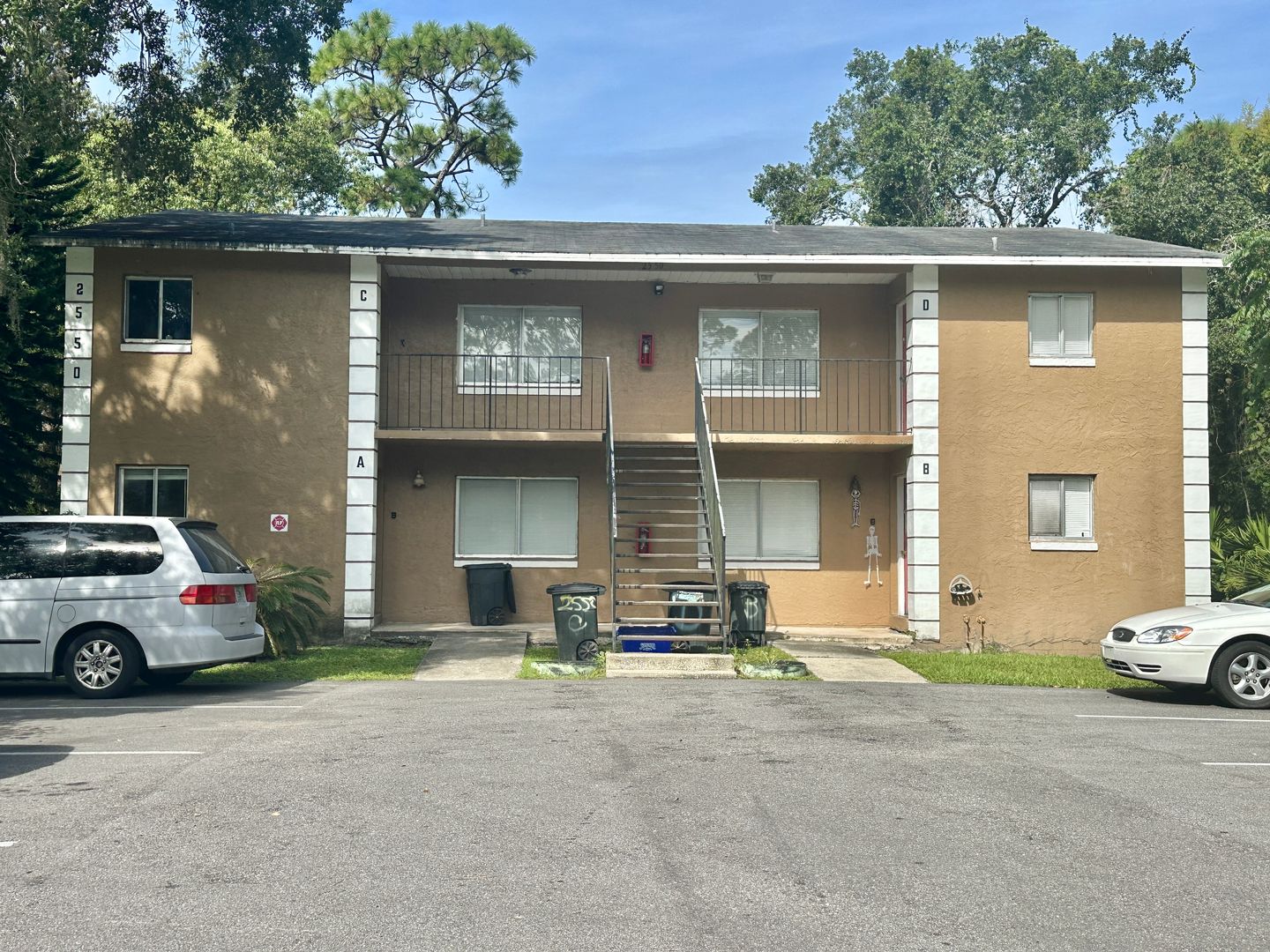 Sanford Apartment: 2550 S Park Avenue