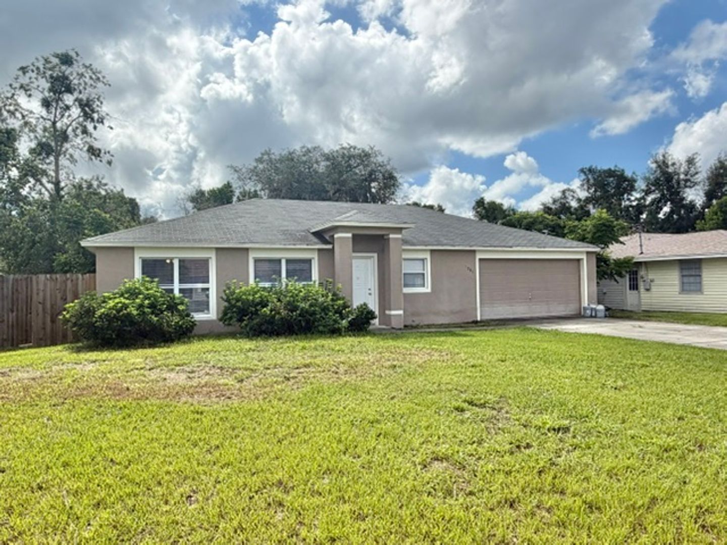 Deltona House: 1081 Leeward Dr