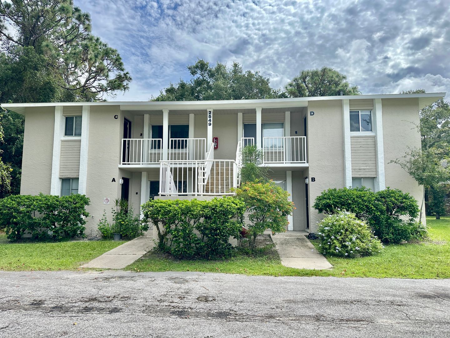 Sanford Apartment: 2549 S Oak Avenue