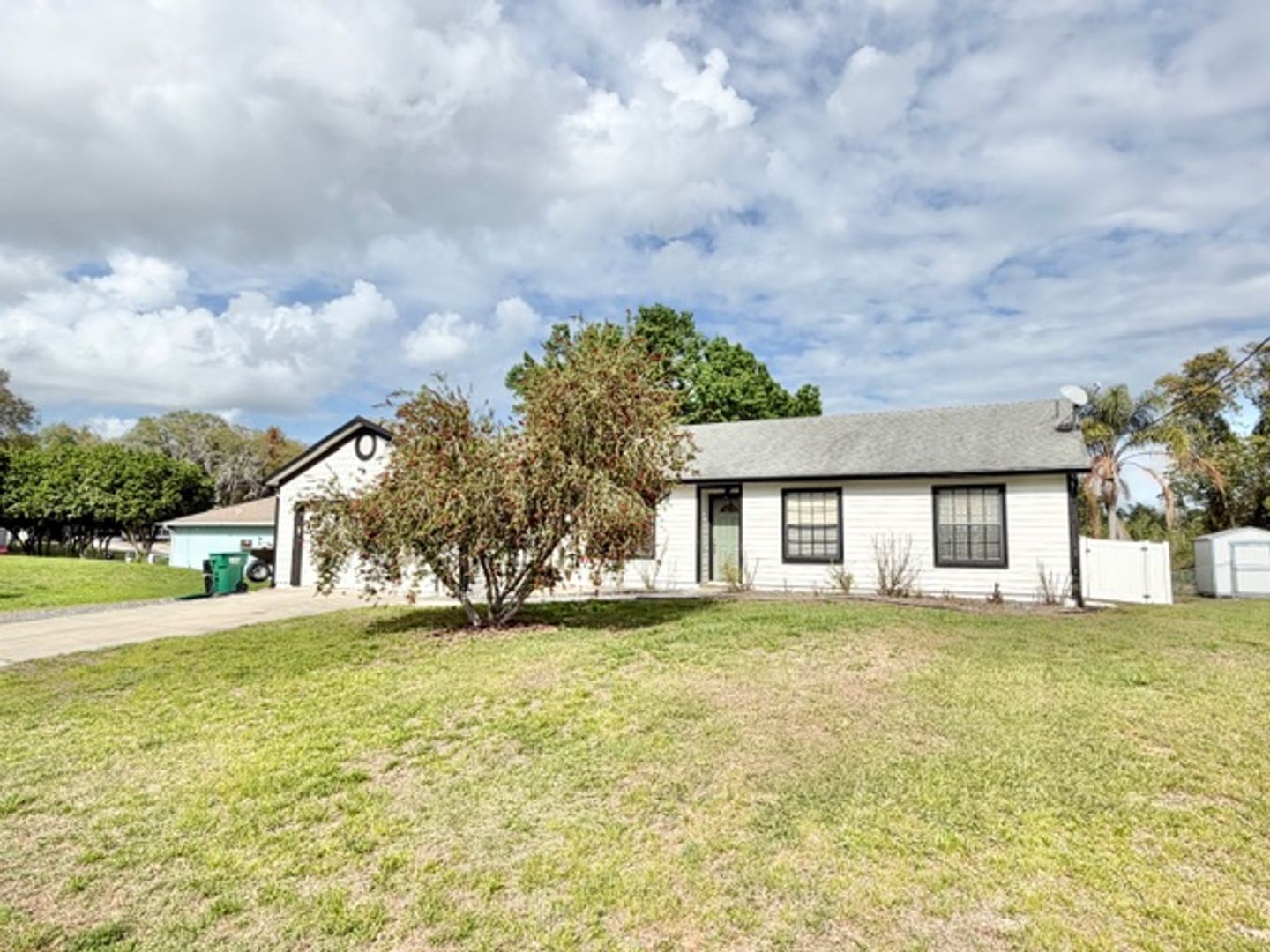 Deltona House: 219 Pebble Ct