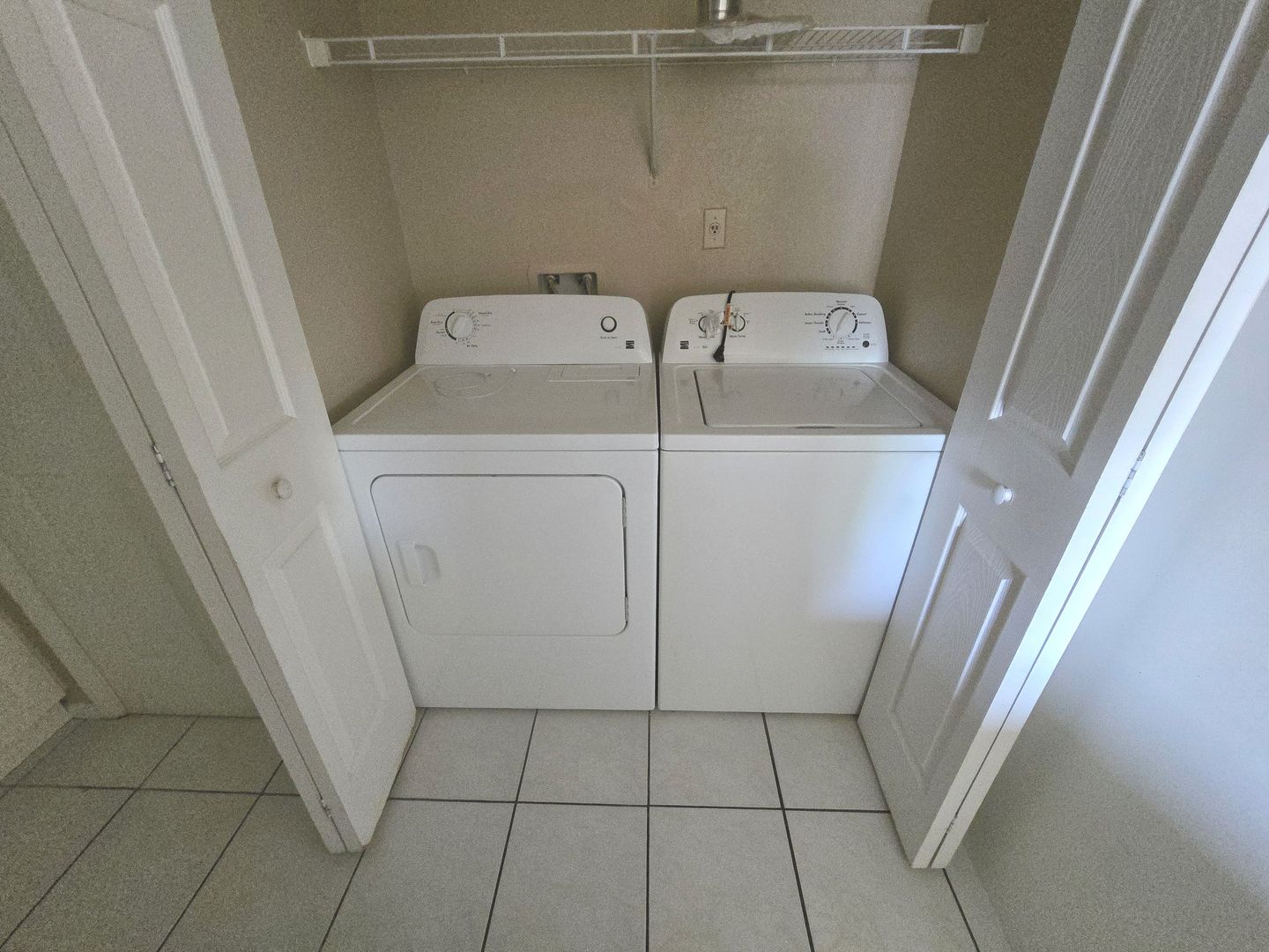 L9933S - 9933 Sweepstakes Ln Apt 4 6 of 12