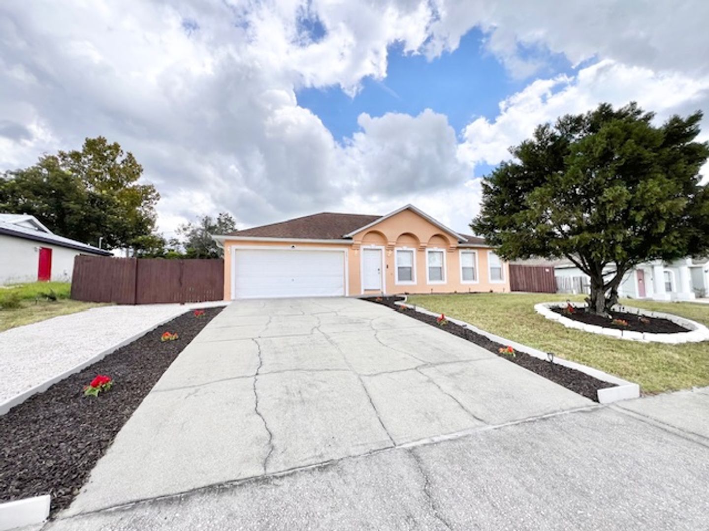Deltona House: 1873 Van Allen Circle
