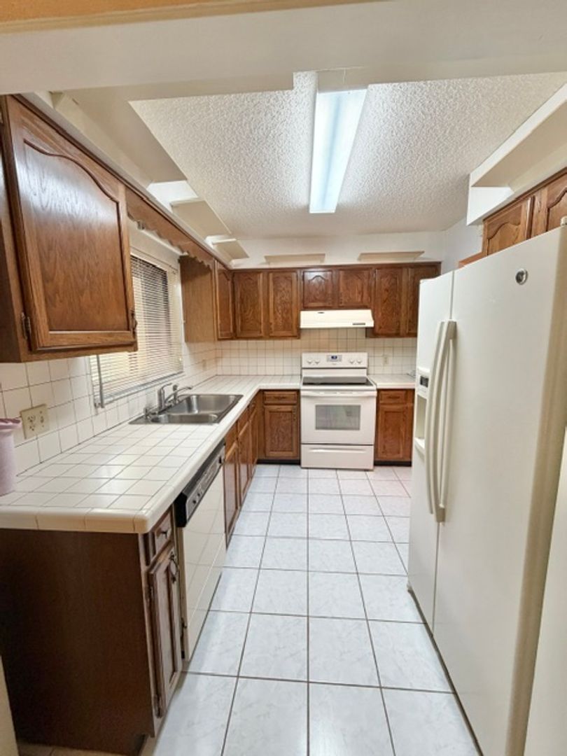 R101GR - 101 Grand Plaza Drive Apt F-4 5 of 12
