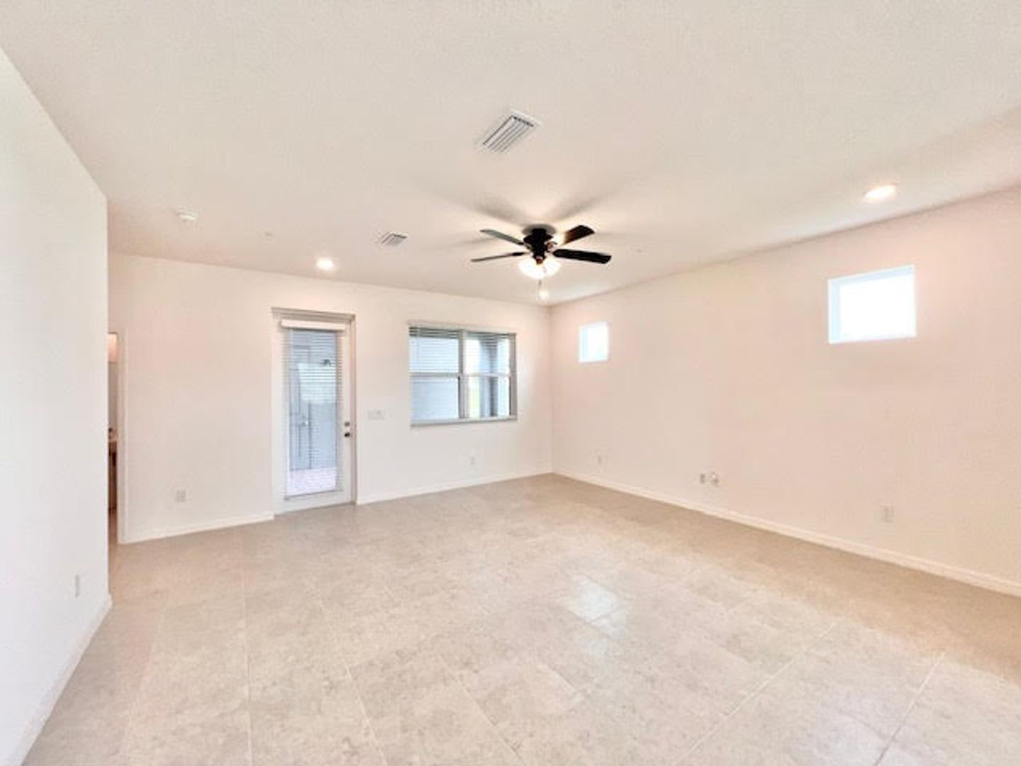 R1638A - 1638 Acclaim Road 6 of 12