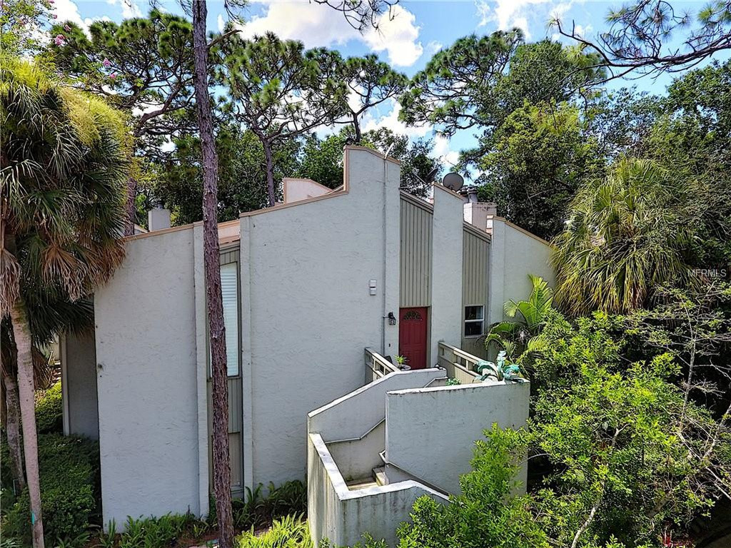 Longwood House: 205 Fairway Drive