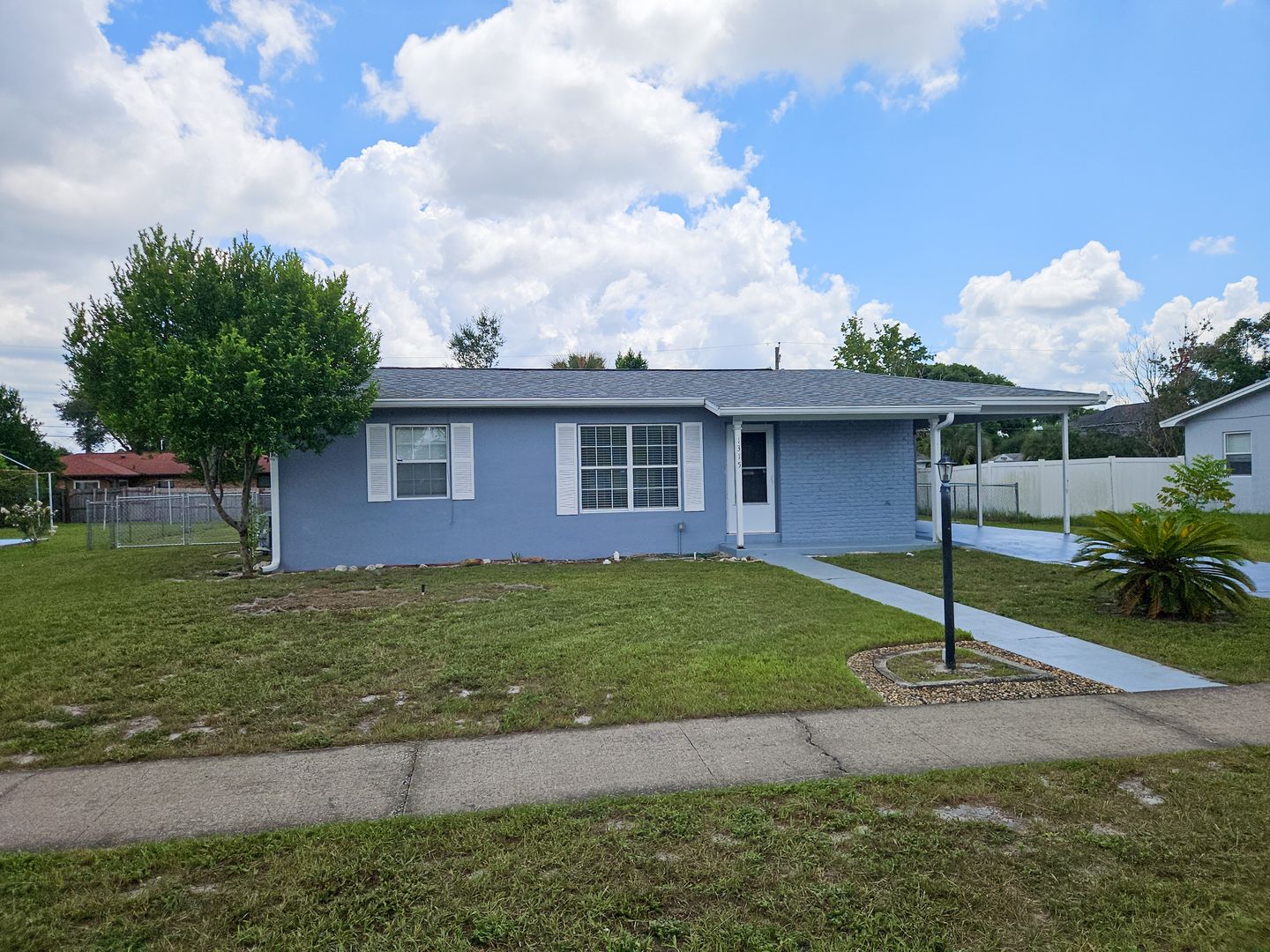 R1315E - 1315 East Hancock Dr 2 of 12