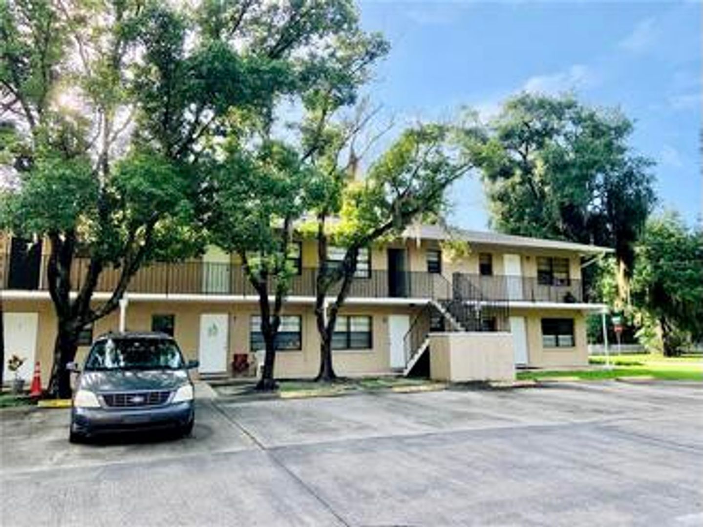 Deland Apartment: 501 W. Ohio Ave
