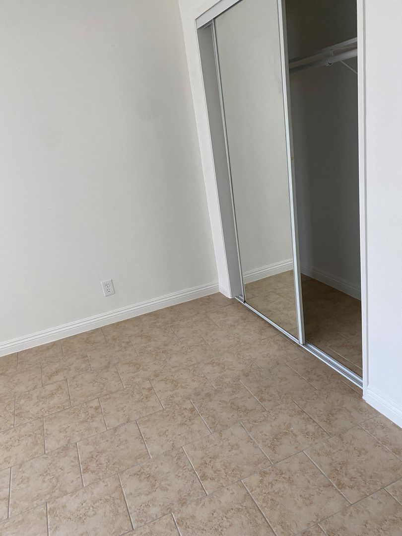 Van Nuys Apartment: 7525 Sepulveda Blvd.