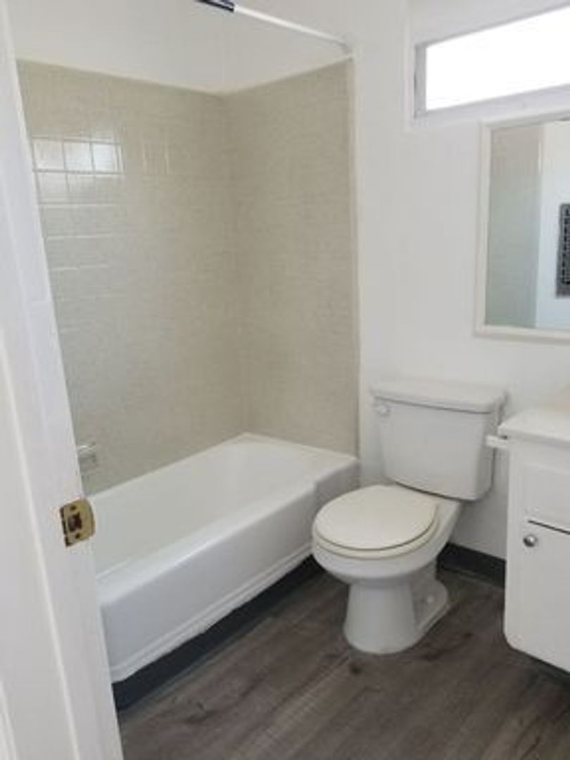 Los Angeles Apartment: 5741 Carlton Way