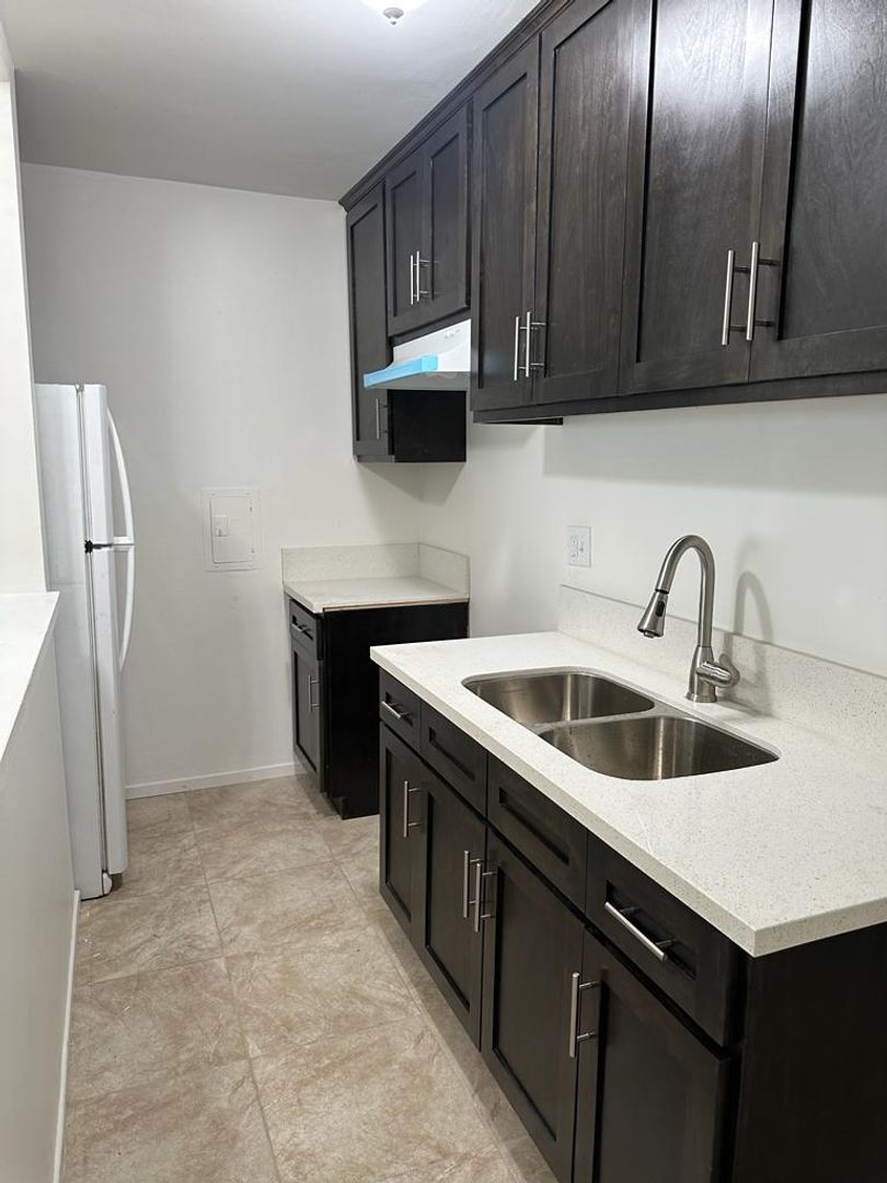 Van Nuys Apartment: 7525 Sepulveda Blvd.