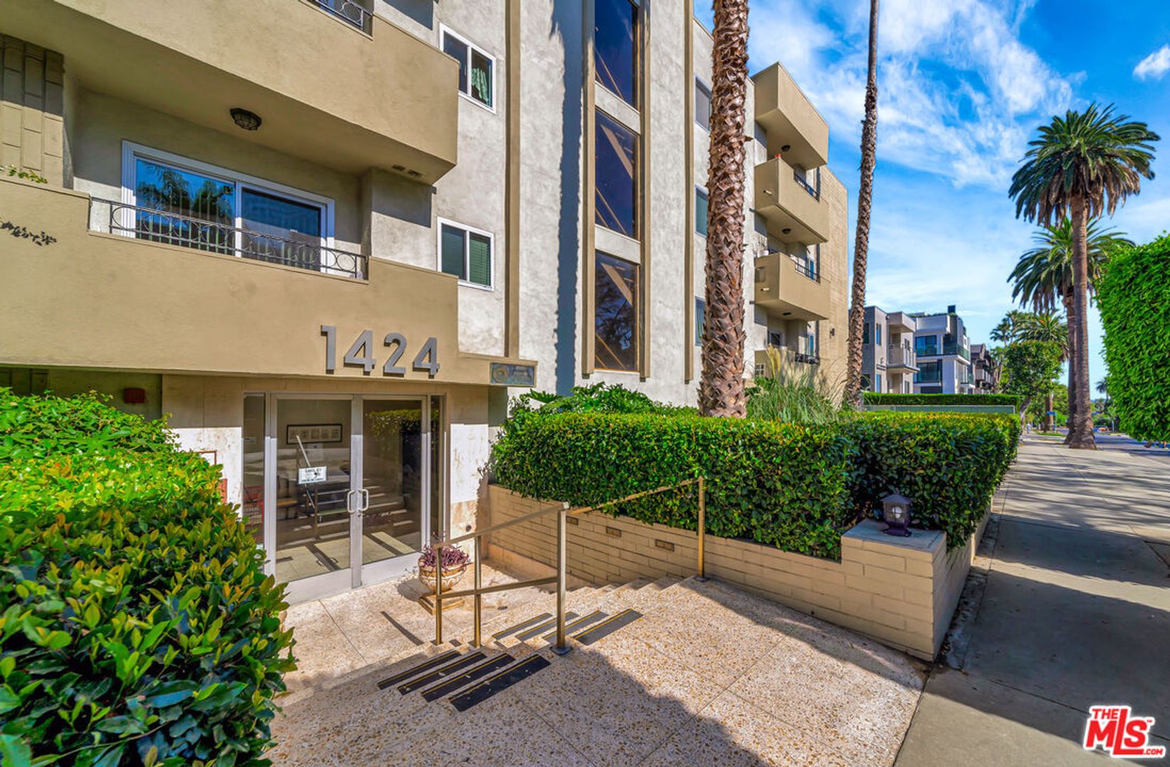 Los Angeles Apartment: 1424 N Poinsettia Pl.