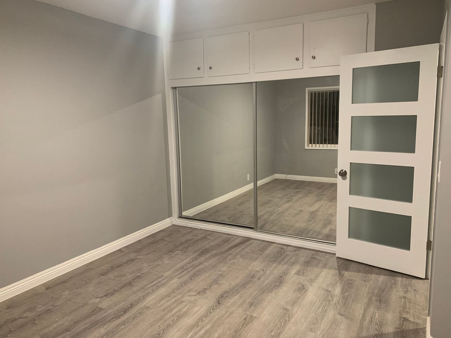 Los Angeles Apartment: 1105 S Barrington Ave.