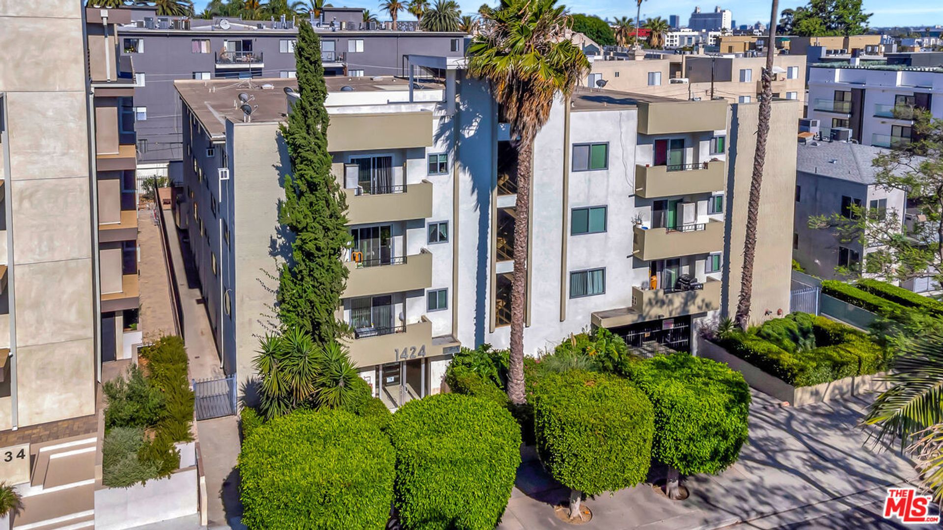 Los Angeles Apartment: 1424 N Poinsettia Pl.