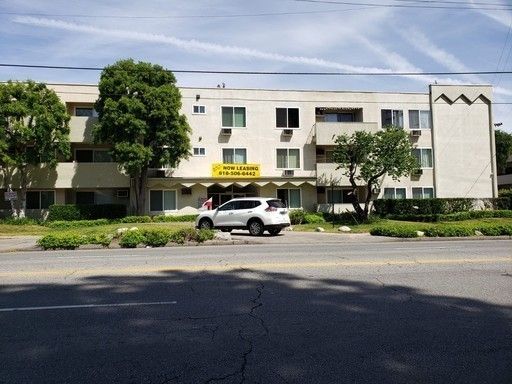 WOW!! MASSIVE CONDO STYLE SHERMAN OAKS UNIT WITH BALCONY!! – photo 1