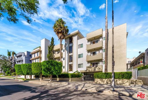 Charming 1BD/1BA in Prime Poinsettia Location – Available Now! – photo 1