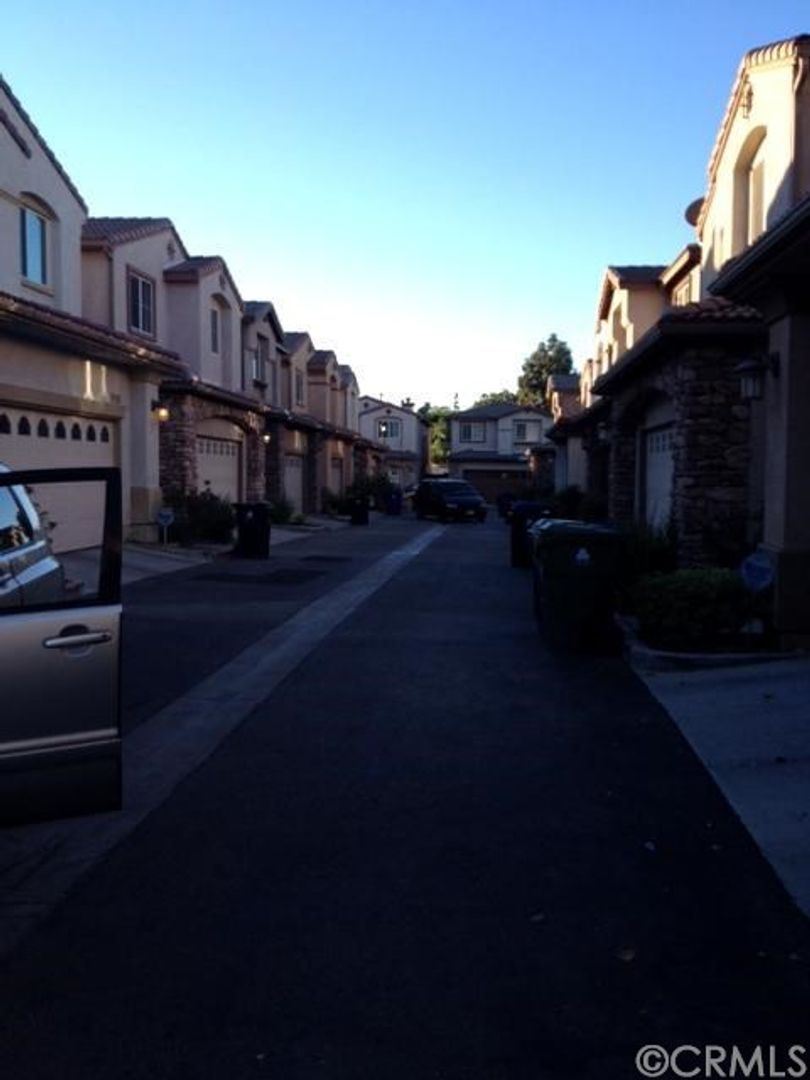 North Hills House: 9456 N. Hendrix Lane #22