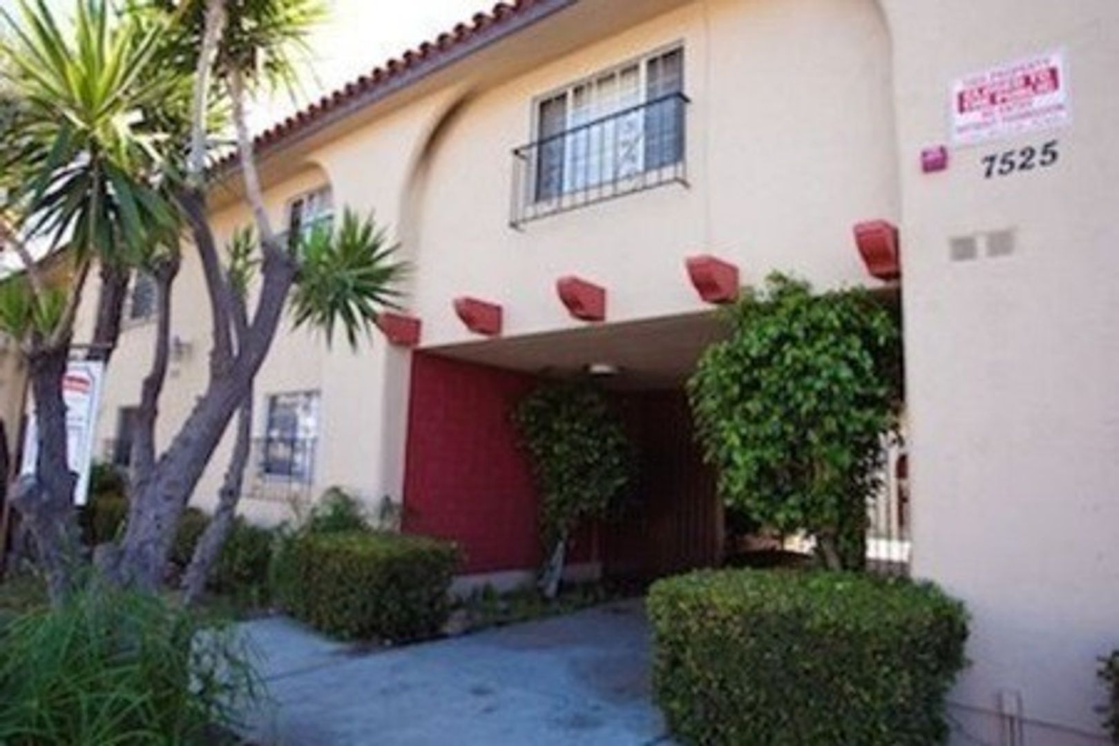 Van Nuys Apartment: 7525 Sepulveda Blvd.
