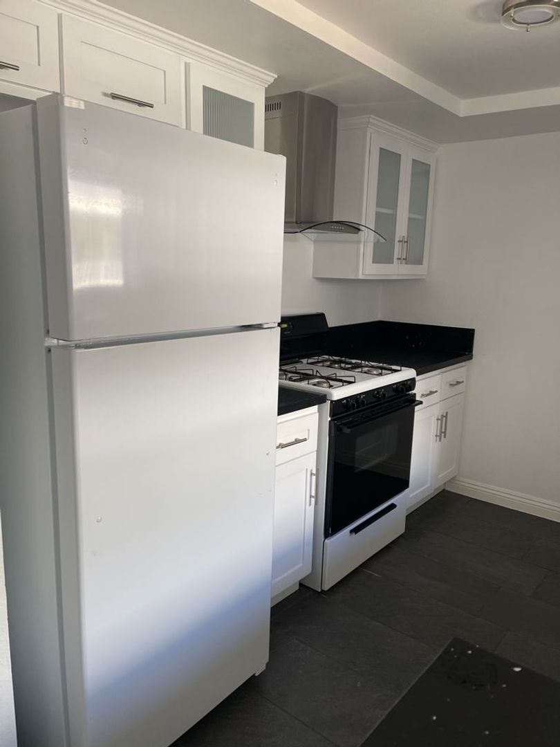 Los Angeles Apartment: 742 S Harvard Blvd.