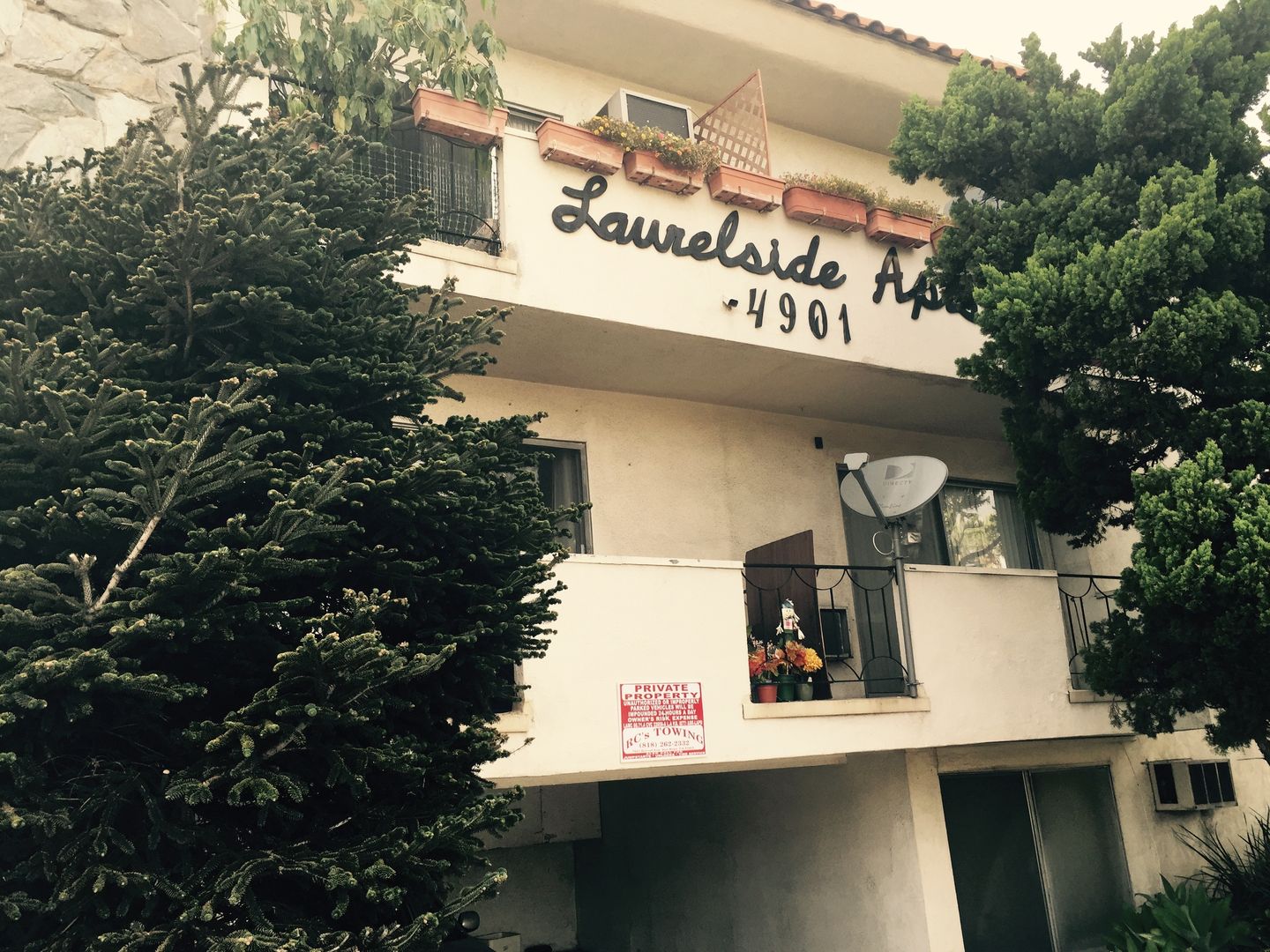 Valley Village Apartment: 4901 Laurel Canyon Blvd.