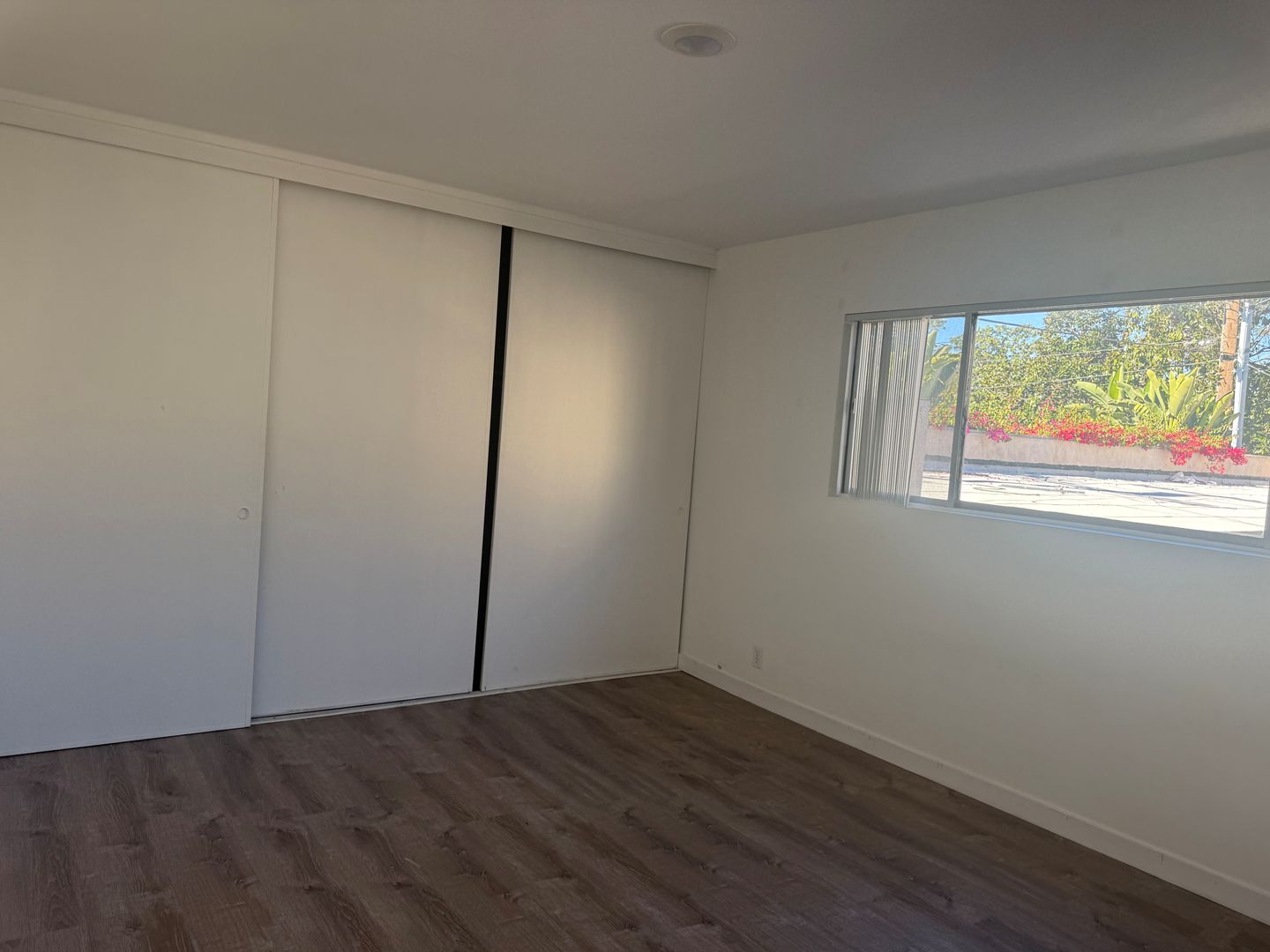 Valley Village Apartment: 4901 Laurel Canyon Blvd.