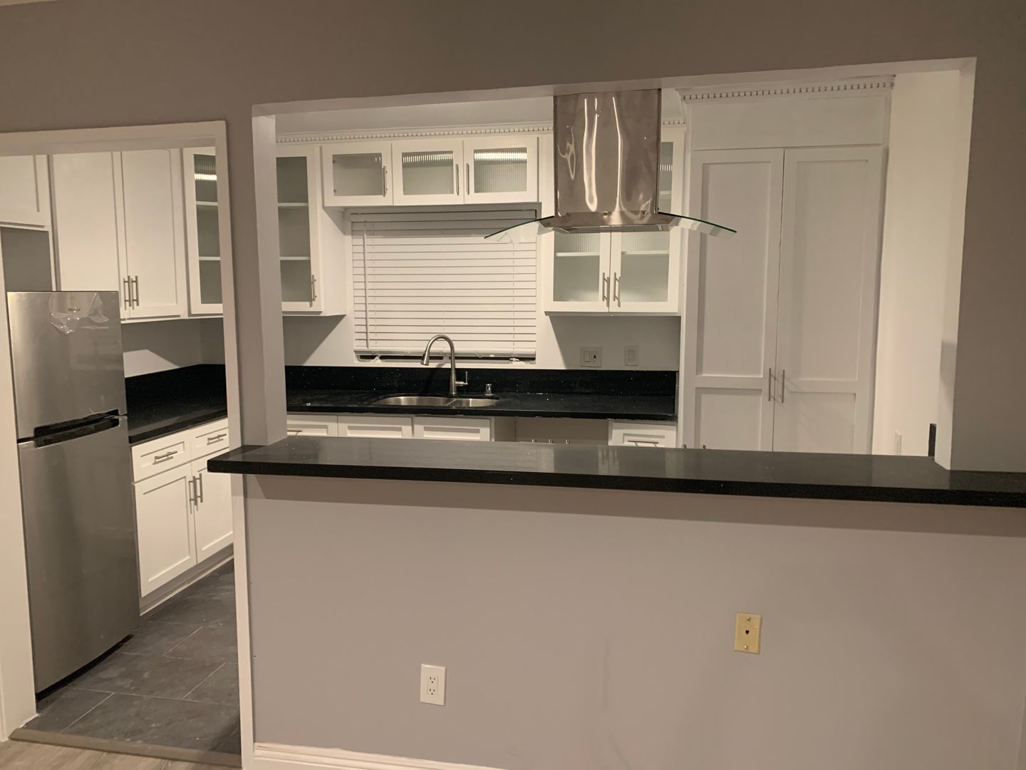 Los Angeles Apartment: 1105 S Barrington Ave.
