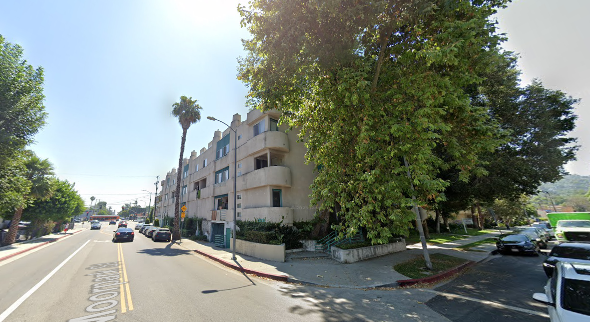Sherman Oaks Apartment: 13718 Moorpark St