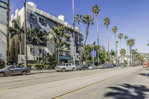 Los Angeles Apartment: 125 N Doheny Dr.