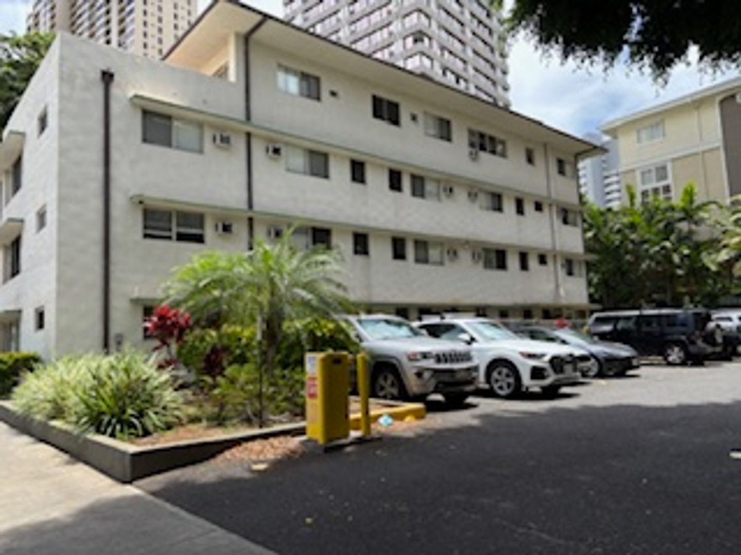 Honolulu Apartment: 333 Hobron Lane