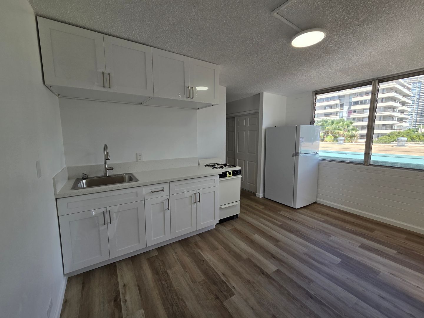 Honolulu Apartment: 426 Namahana Street