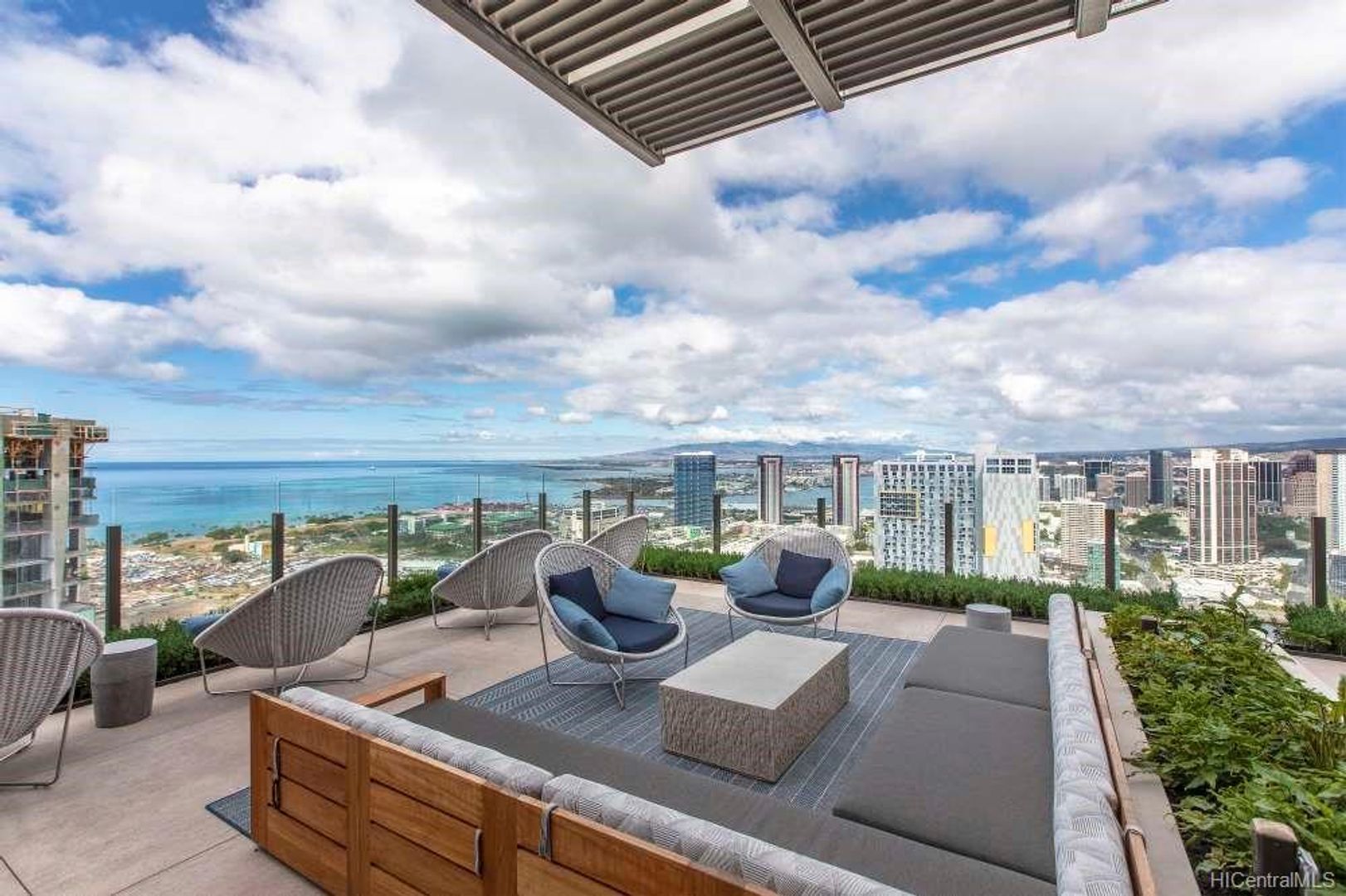 Honolulu House: 987 Queen St #3705