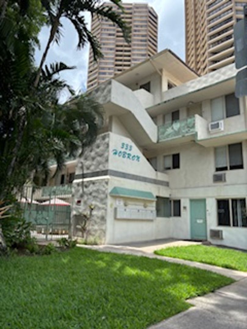 Honolulu Apartment: 333 Hobron Lane