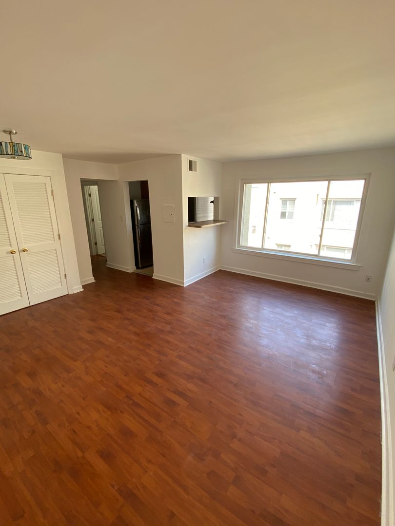 2bd/1ba garden apartment; 706 sq.ft. $1500 plus util