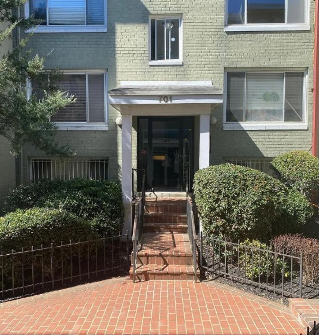 Washington Condo: 701 Brandywine St SE #201
