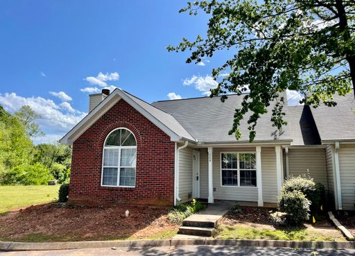 Simpsonville/Five Forks - Townes at Woodruff Park - Conveniently Located 2 BR/2 BA One-Level Townhome Located in a Quiet Gated Community!!