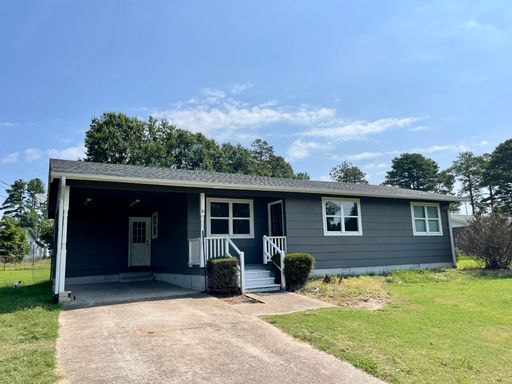 Woodruff - CUTE 2 BR/1BA Home with Spacious Backyard w/Garden Area, Minutes from Entertainment and Dining in Downtown Woodruff!!