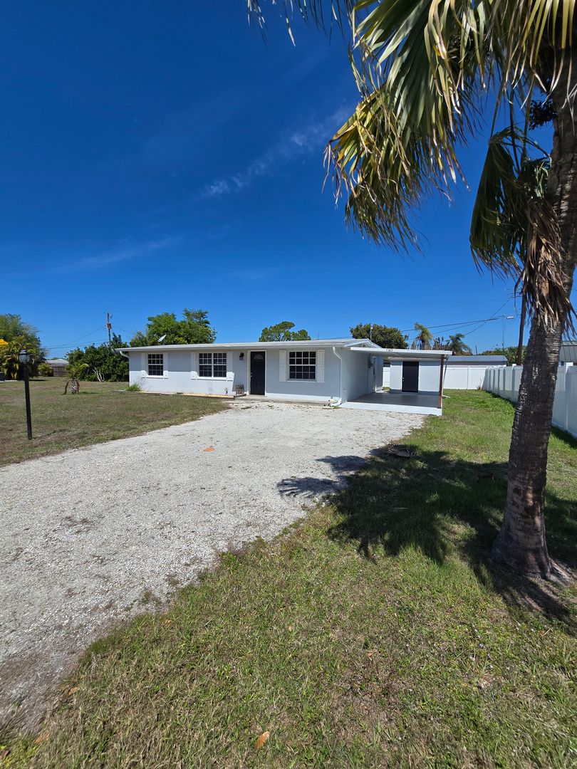 Englewood House: 1160 Sharlo Circle