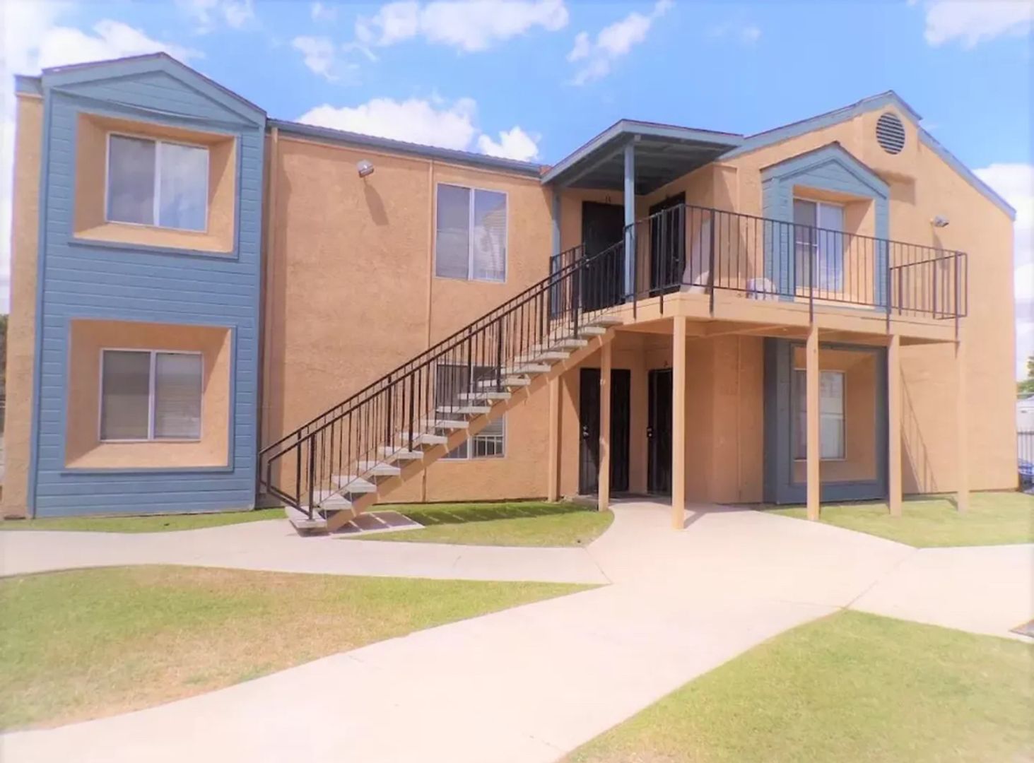 Bakersfield Apartment: 1010 Beale Ave