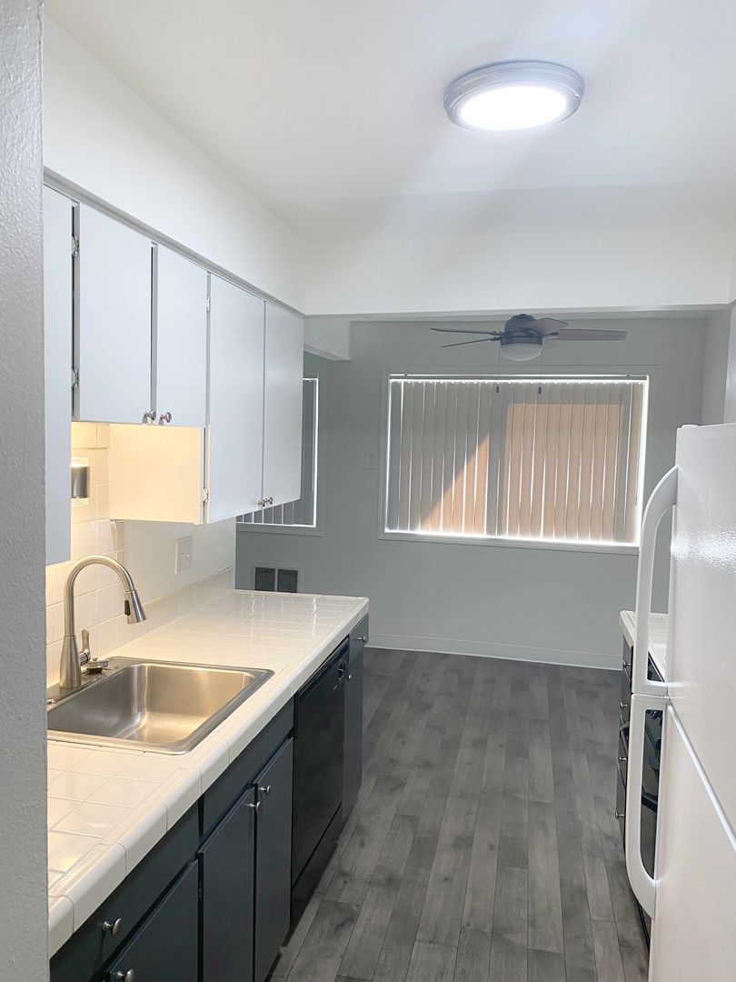 Portland Apartment: 533 SE 27th Ave